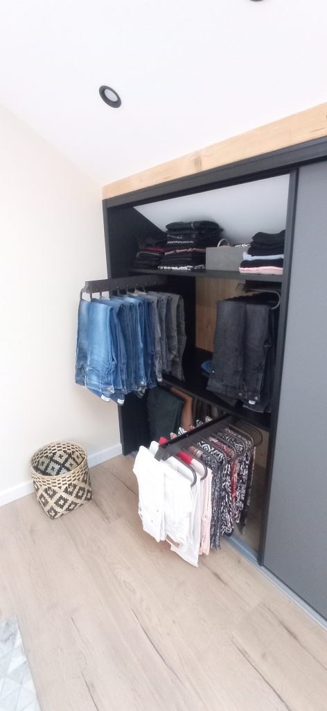 Aménagement d’une chambre sous-pente : des meubles sur mesure à ALBY SUR CHERAN