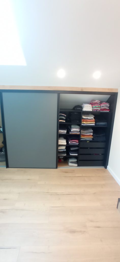 Aménagement d’une chambre sous-pente : des meubles sur mesure à ALBY SUR CHERAN