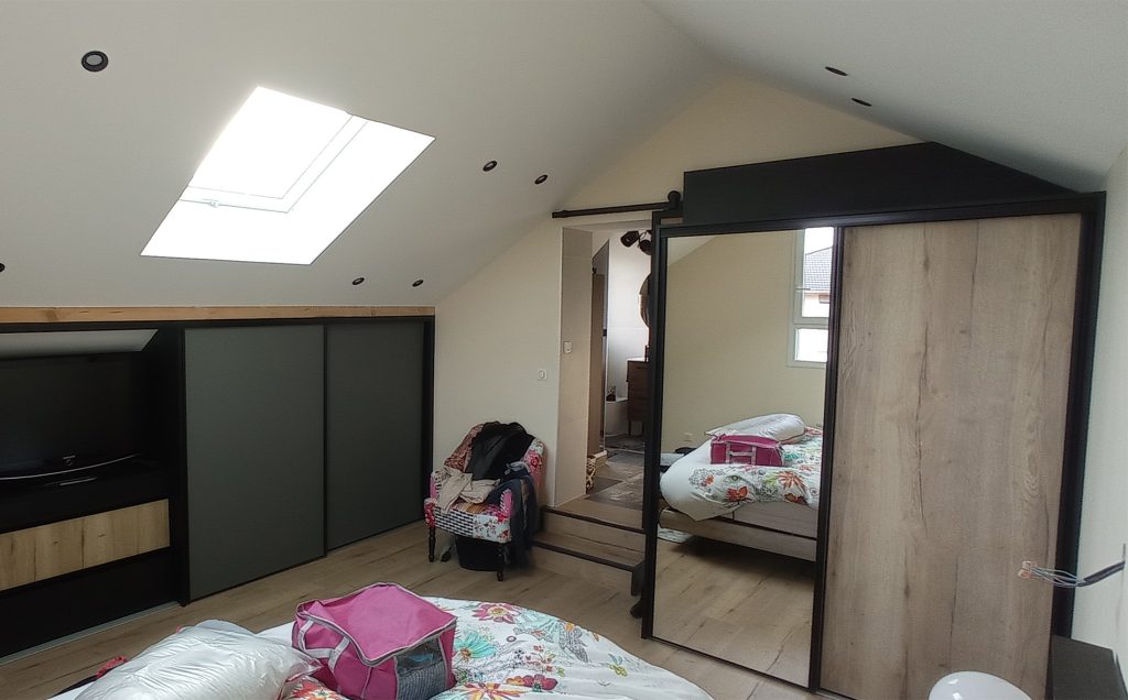 Aménagement d’une chambre sous-pente : des meubles sur mesure à ALBY SUR CHERAN